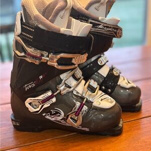 Nordica Women's Black and Gray Ski Boots